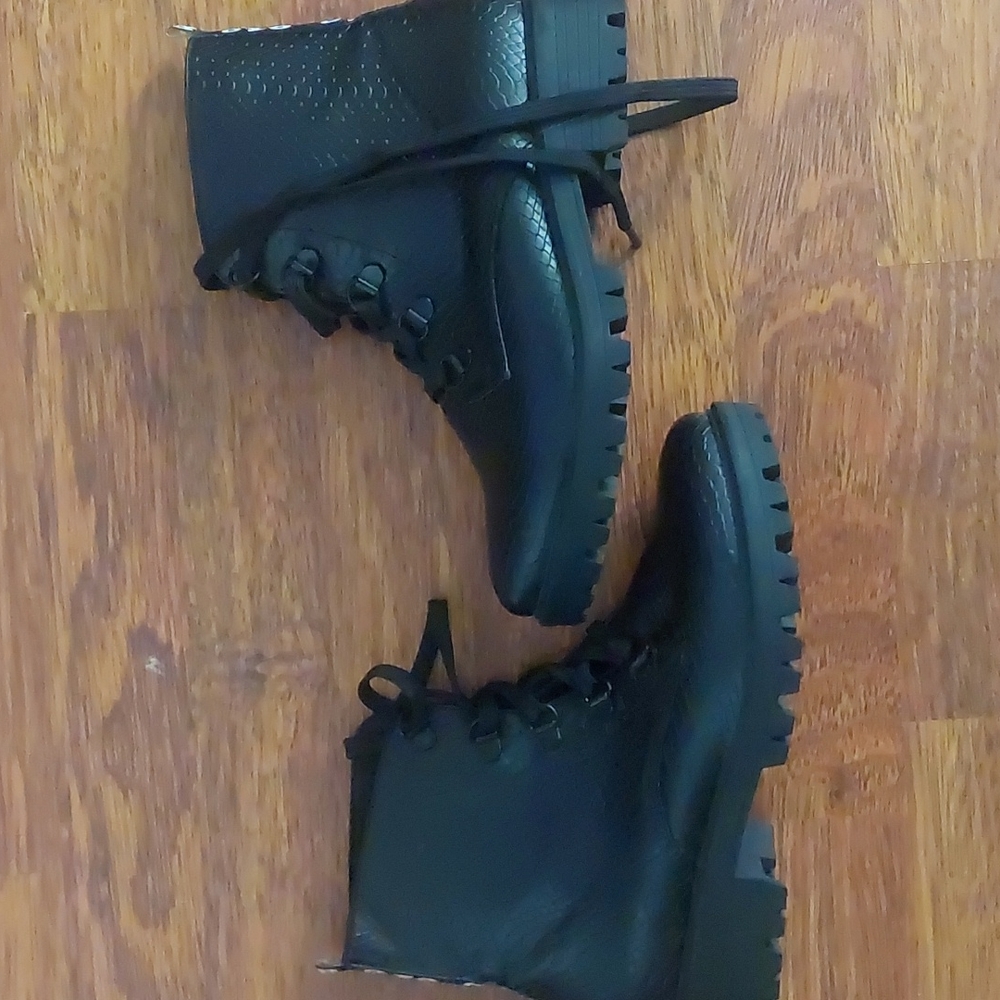 Kendall & Kylie combat boots